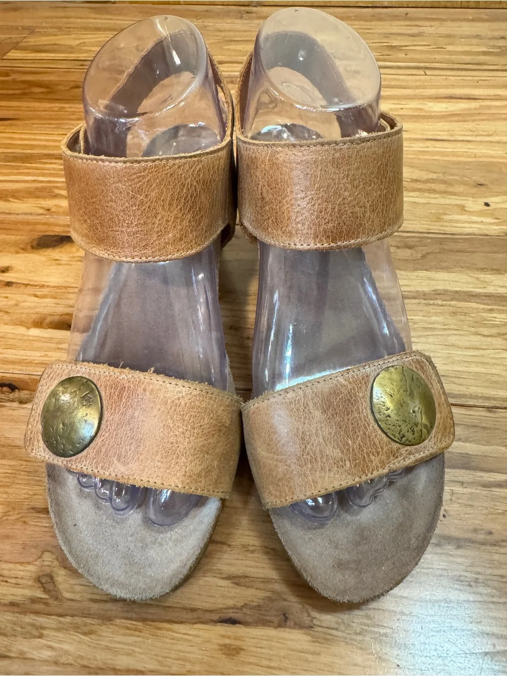Taos Womens Carousel 2 Button Wedge Leather Sandals shoes sz 37 US 6/6.5